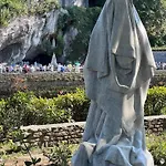 Bernadette' Cosy Flat - 3 Minutes Walk Main Door To Sanctuary Entrance- Old Town - Bernadette De Soubirous's Neighborhood - Chapel For Prayer On Site Hotel