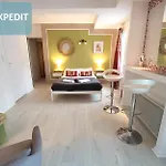 Bernadette' Cosy Flat - 3 Minutes Walk Main Door To Sanctuary Entrance- Old Town - Bernadette De Soubirous's Neighborhood - Chapel For Prayer On Site Hotel 3*