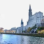 Bernadette' Cosy Flat - 3 Minutes Walk Main Door To Sanctuary Entrance- Old Town - Bernadette De Soubirous's Neighborhood - Chapel For Prayer On Site 3* Lourdes