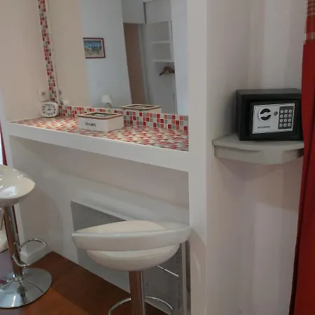 酒店 Bernadette' Cosy Flat - 3 Minutes Walk Main Door To Sanctuary Entrance- Old Town - Bernadette De Soubirous's Neighborhood - Chapel For Prayer On Site