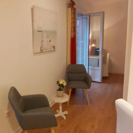 호텔 Bernadette' Cosy Flat - 3 Minutes Walk Main Door To Sanctuary Entrance- Old Town - Bernadette De Soubirous's Neighborhood - Chapel For Prayer On Site