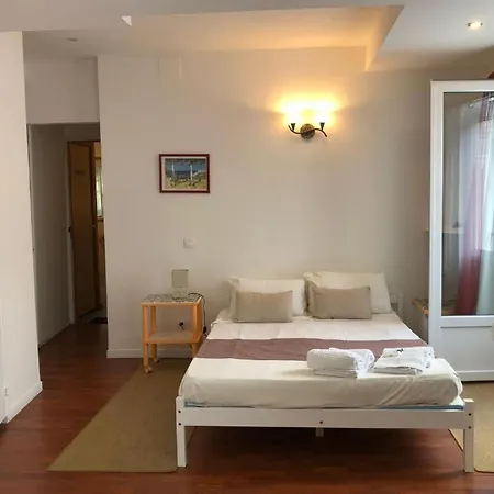 Bernadette' Cosy Flat - 3 Minutes Walk Main Door To Sanctuary Entrance- Old Town - Bernadette De Soubirous's Neighborhood - Chapel For Prayer On Site 酒店 3*