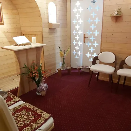 酒店 Bernadette' Cosy Flat - 3 Minutes Walk Main Door To Sanctuary Entrance- Old Town - Bernadette De Soubirous's Neighborhood - Chapel For Prayer On Site 3*