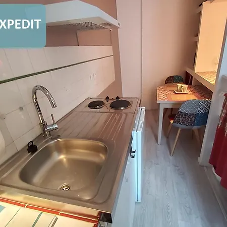 酒店 Bernadette' Cosy Flat - 3 Minutes Walk Main Door To Sanctuary Entrance- Old Town - Bernadette De Soubirous's Neighborhood - Chapel For Prayer On Site 3*