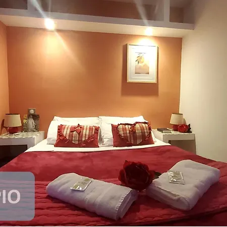 酒店 Bernadette' Cosy Flat - 3 Minutes Walk Main Door To Sanctuary Entrance- Old Town - Bernadette De Soubirous's Neighborhood - Chapel For Prayer On Site 3*