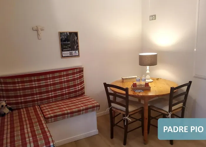 酒店 Bernadette' Cosy Flat - 3 Minutes Walk Main Door To Sanctuary Entrance- Old Town - Bernadette De Soubirous's Neighborhood - Chapel For Prayer On Site