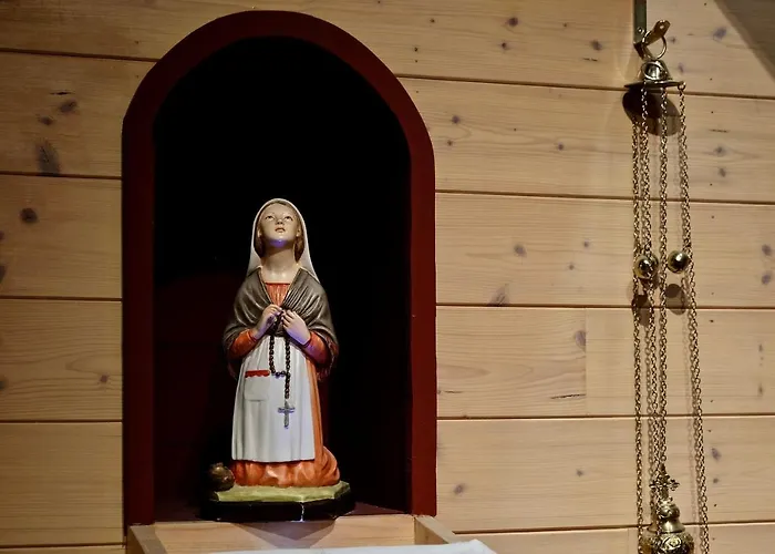 Bernadette' Cosy Flat - 3 Minutes Walk Main Door To Sanctuary Entrance- Old Town - Bernadette De Soubirous's Neighborhood - Chapel For Prayer On Site 3*