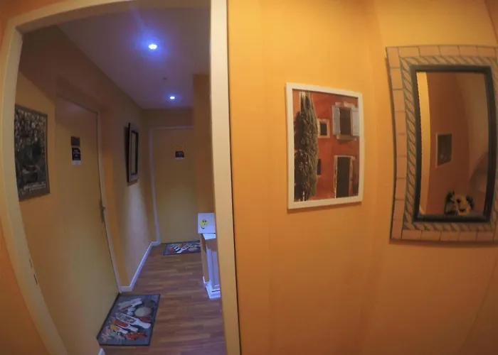 Bernadette' Cosy Flat - 3 Minutes Walk Main Door To Sanctuary Entrance- Old Town - Bernadette De Soubirous's Neighborhood - Chapel For Prayer On Site 3*