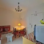 Bernadette' Cosy Flat - 3 Minutes Walk Main Door To Sanctuary Entrance- Old Town - Bernadette De Soubirous's Neighborhood - Chapel For Prayer On Site Hotel