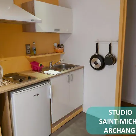 Hotel Bernadette' Cosy Flat - 3 Minutes Walk Main Door To Sanctuary Entrance- Old Town - Bernadette De Soubirous's Neighborhood - Chapel For Prayer On Site 3*