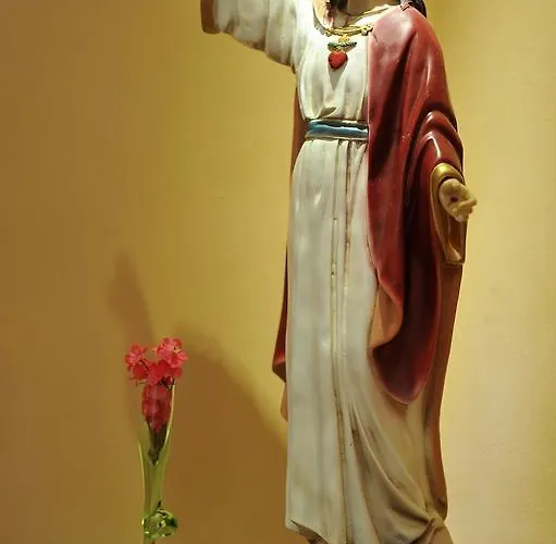 Hotel Bernadette' Cosy Flat - 3 Minutes Walk Main Door To Sanctuary Entrance- Old Town - Bernadette De Soubirous's Neighborhood - Chapel For Prayer On Site 3*