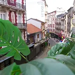 Szálloda Bernadette' Cosy Flat - 3 Minutes Walk Main Door To Sanctuary Entrance- Old Town - Bernadette De Soubirous's Neighborhood - Chapel For Prayer On Site 3*