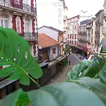 Bernadette' Cosy Flat - 3 Minutes Walk Main Door To Sanctuary Entrance- Old Town - Bernadette De Soubirous's Neighborhood - Chapel For Prayer On Site Szálloda