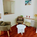 Bernadette' Cosy Flat - 3 Minutes Walk Main Door To Sanctuary Entrance- Old Town - Bernadette De Soubirous's Neighborhood - Chapel For Prayer On Site Szálloda