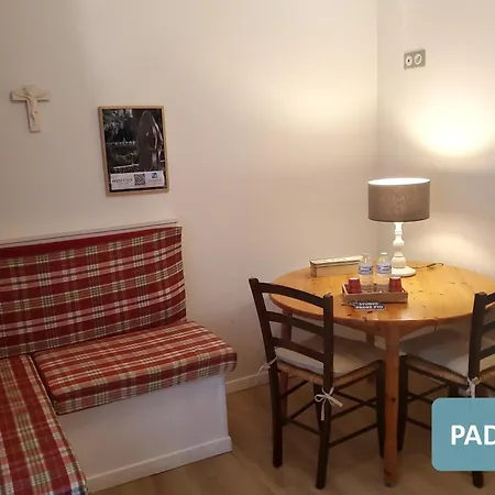 Szálloda Bernadette' Cosy Flat - 3 Minutes Walk Main Door To Sanctuary Entrance- Old Town - Bernadette De Soubirous's Neighborhood - Chapel For Prayer On Site