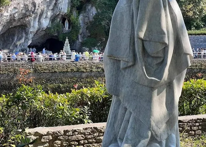 Bernadette' Cosy Flat - 3 Minutes Walk Main Door To Sanctuary Entrance- Old Town - Bernadette De Soubirous's Neighborhood - Chapel For Prayer On Site Hotel