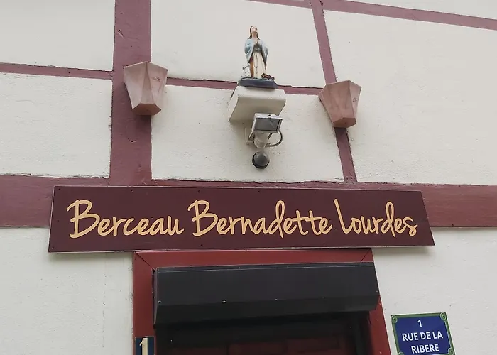 Bernadette' Cosy Flat - 3 Minutes Walk Main Door To Sanctuary Entrance- Old Town - Bernadette De Soubirous's Neighborhood - Chapel For Prayer On Site Szálloda 3*