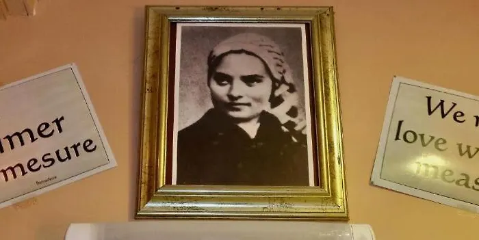 Szálloda Bernadette' Cosy Flat - 3 Minutes Walk Main Door To Sanctuary Entrance- Old Town - Bernadette De Soubirous's Neighborhood - Chapel For Prayer On Site 3*