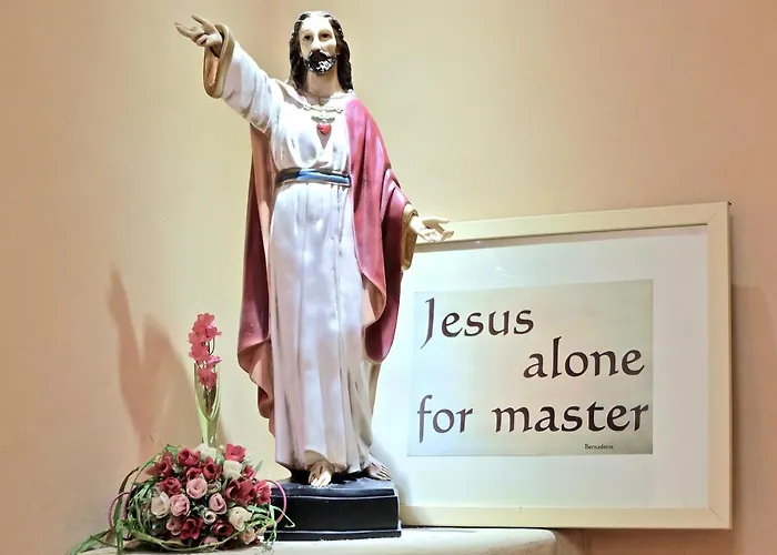 Szálloda Bernadette' Cosy Flat - 3 Minutes Walk Main Door To Sanctuary Entrance- Old Town - Bernadette De Soubirous's Neighborhood - Chapel For Prayer On Site 3*